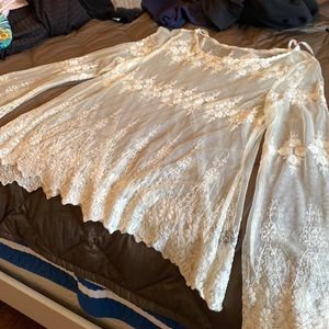 Ivory lace women’s top, size L